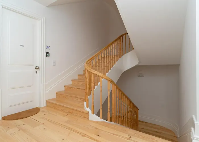 Gorgeous Flat W. Balcony In Iconic Pedestrian St 포르투