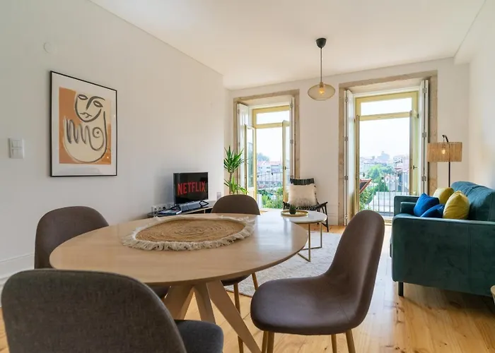 Gorgeous Flat W. Balcony In Iconic Pedestrian St * 포르투