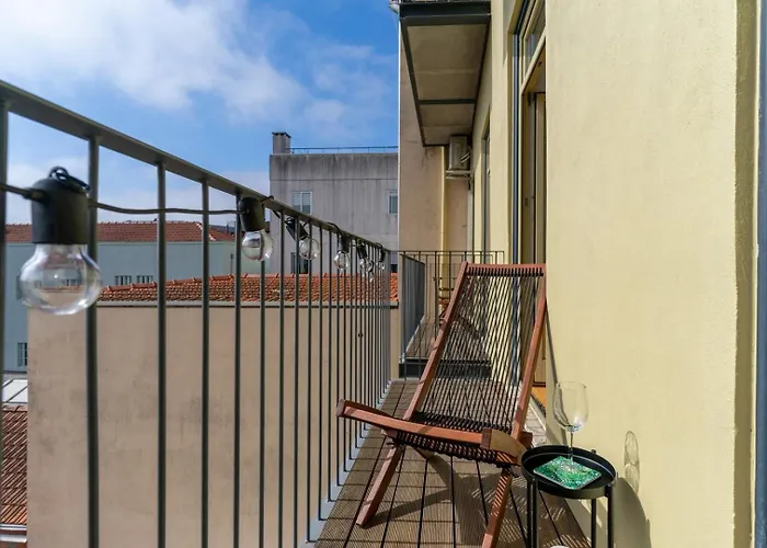Gorgeous Flat W. Balcony In Iconic Pedestrian St 아파트 포르투
