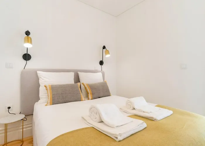 Gorgeous Flat W. Balcony In Iconic Pedestrian St *