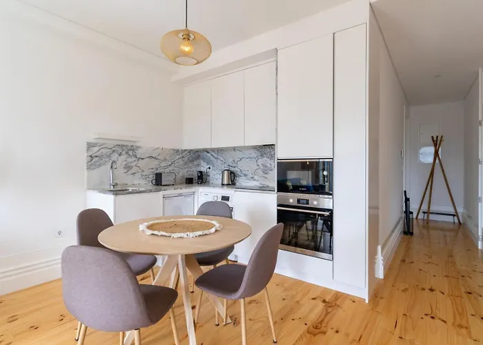 Gorgeous Flat W. Balcony In Iconic Pedestrian St * 포르투