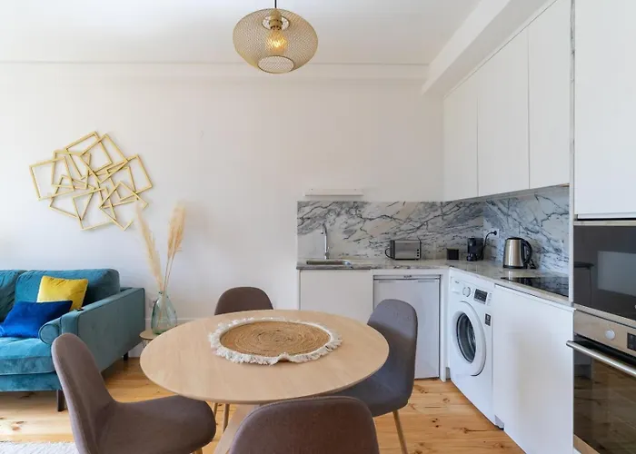 Gorgeous Flat W. Balcony In Iconic Pedestrian St