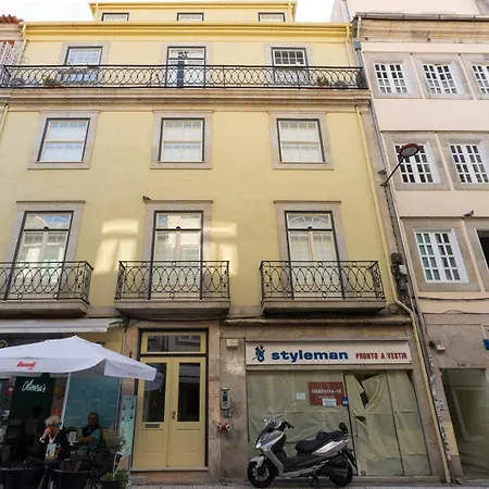 Gorgeous Flat W. Balcony In Iconic Pedestrian St * Oporto