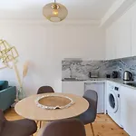 Gorgeous Flat W. Balcony In Iconic Pedestrian St