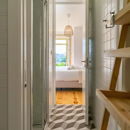Gorgeous Flat W. Balcony In Iconic Pedestrian St Appartement Oporto