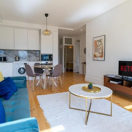 Gorgeous Flat W. Balcony In Iconic Pedestrian St