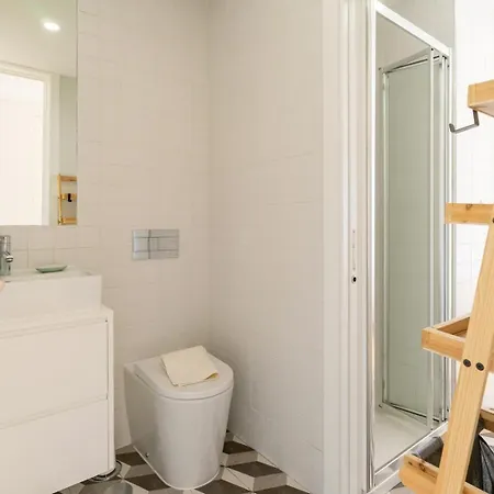 Gorgeous Flat W. Balcony In Iconic Pedestrian St