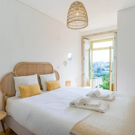 Gorgeous Flat W. Balcony In Iconic Pedestrian St *
