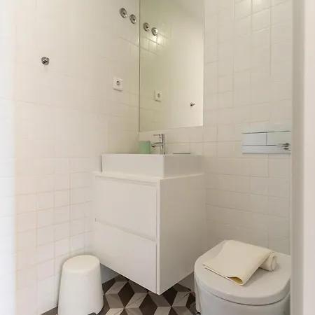 Gorgeous Flat W. Balcony In Iconic Pedestrian St Apartament *