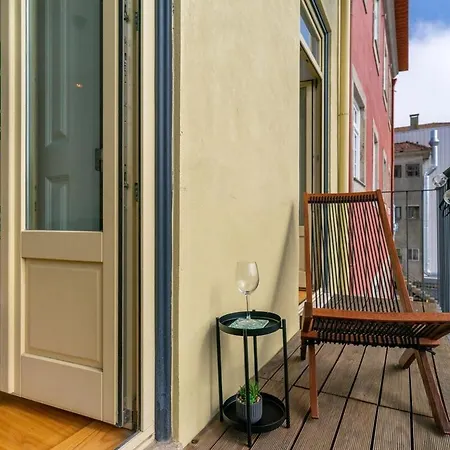 Gorgeous Flat W. Balcony In Iconic Pedestrian St Apartament Porto