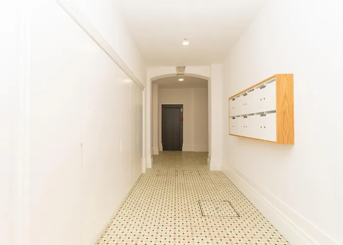 Gorgeous Flat W. Balcony In Iconic Pedestrian St Porto