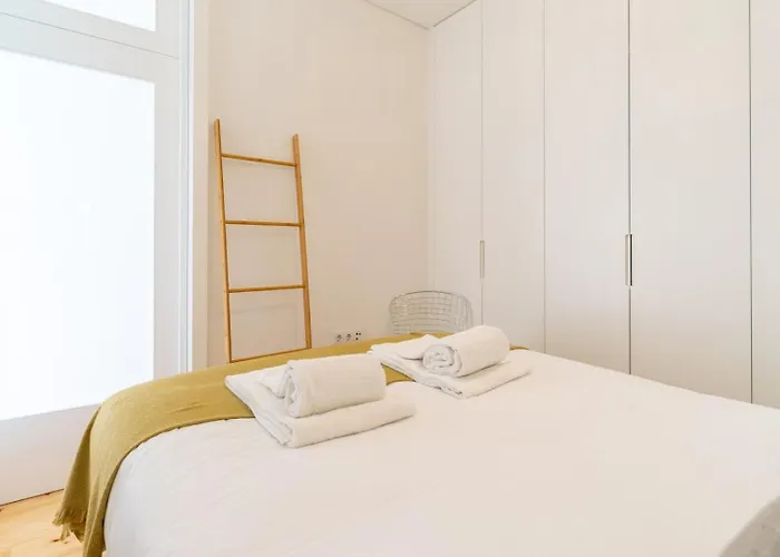 Gorgeous Flat W. Balcony In Iconic Pedestrian St *