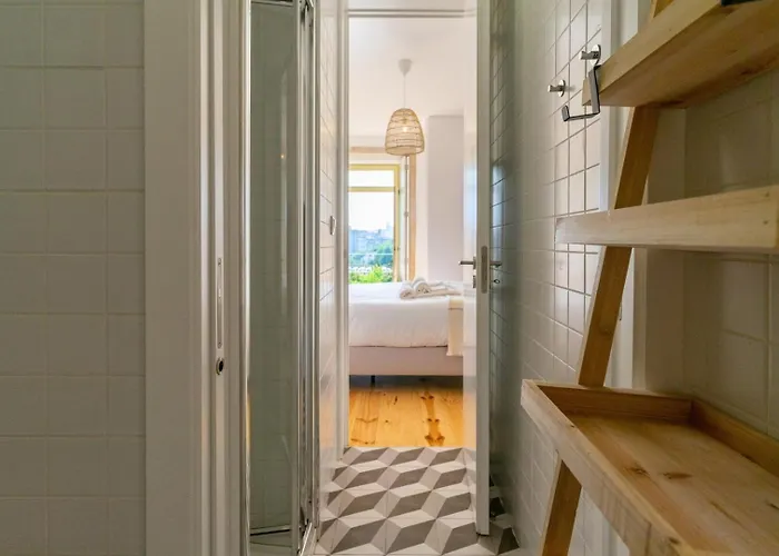 Gorgeous Flat W. Balcony In Iconic Pedestrian St Apartment Porto