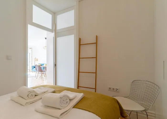Διαμέρισμα Gorgeous Flat W. Balcony In Iconic Pedestrian St *