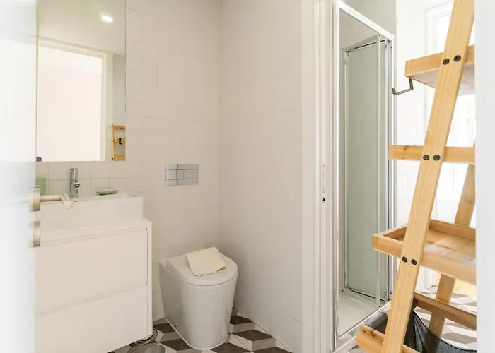 Gorgeous Flat W. Balcony In Iconic Pedestrian St