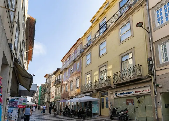 Gorgeous Flat W. Balcony In Iconic Pedestrian St Apartment