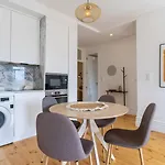 Gorgeous Flat W. Balcony In Iconic Pedestrian St *