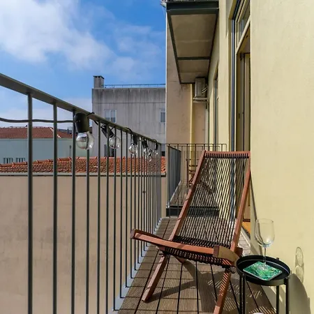 Gorgeous Flat W. Balcony In Iconic Pedestrian St Apartment Porto