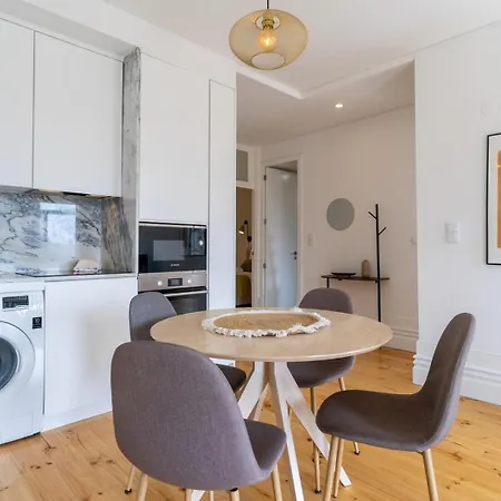 Gorgeous Flat W. Balcony In Iconic Pedestrian St *